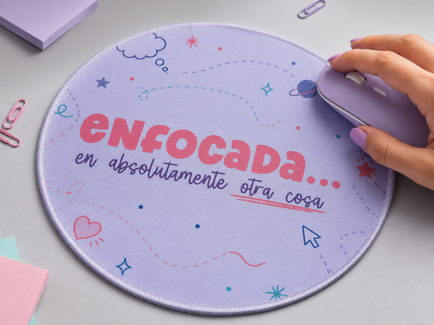 Mousepad – Enfocada... en Absolutamente Otra Cosa | Mousepad Redondo Con Frase Divertida
