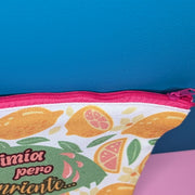 Zippered pouch – E'primía pero sonriente | Cartuchera con frase sarcástica