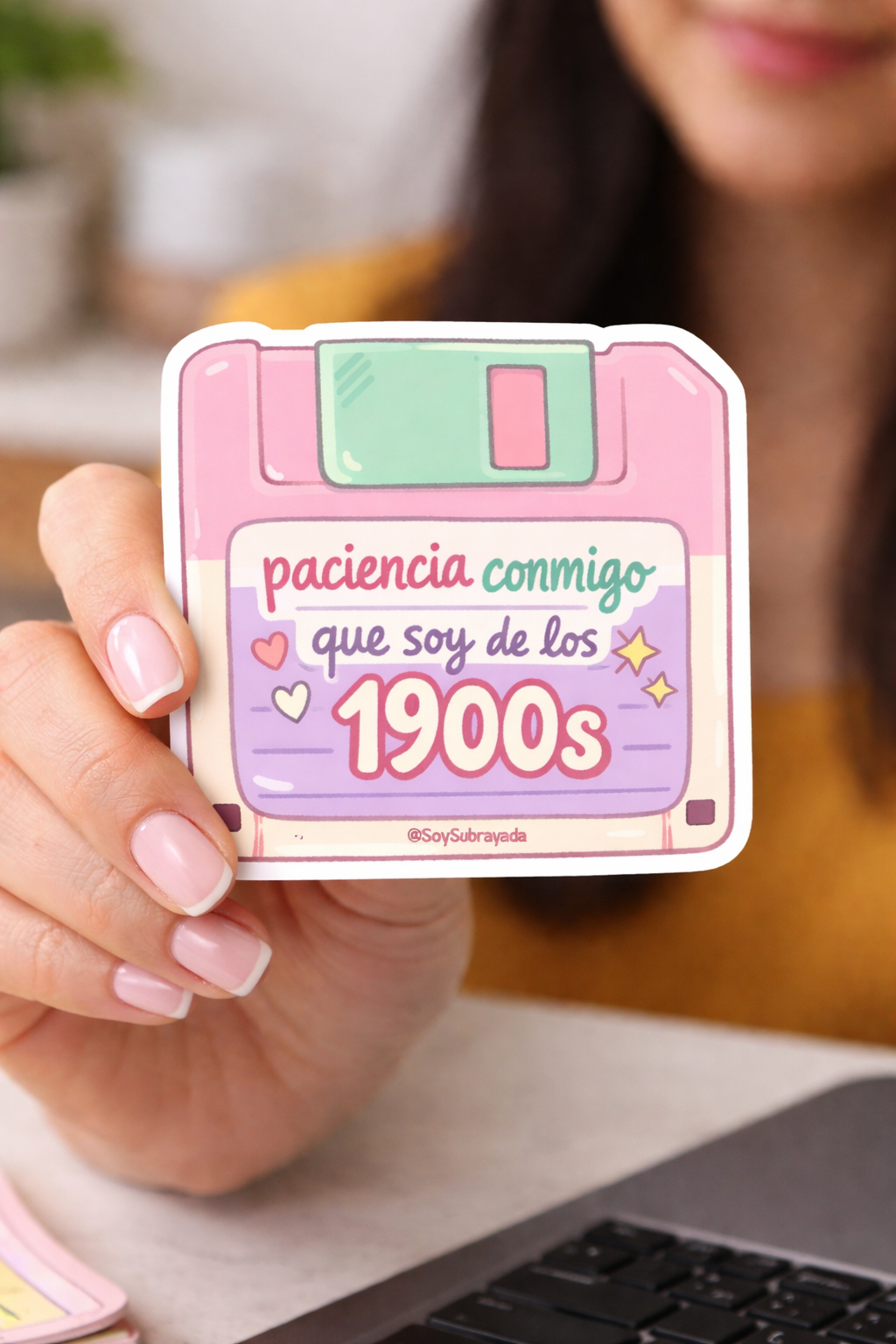Sticker - "Paciencia conmigo que soy de los 1900s"