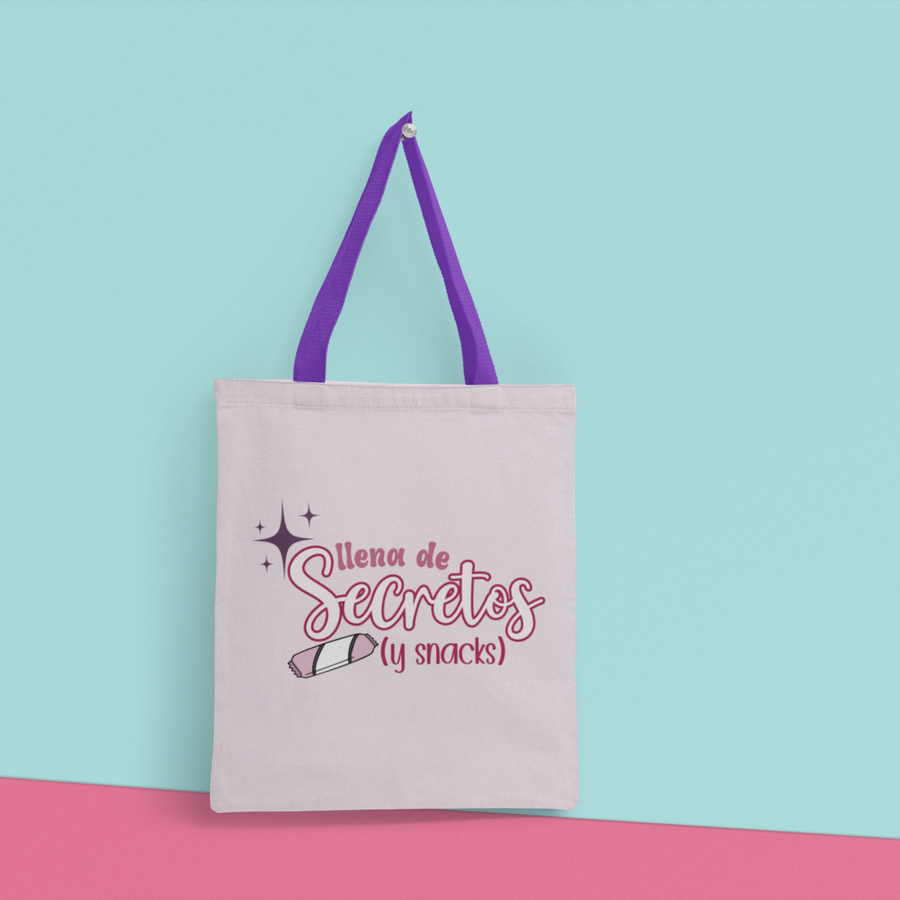 Tote Bag – Llena de secretos y snacks  | Bolsa reusable con frase divertida y diseño exclusivo